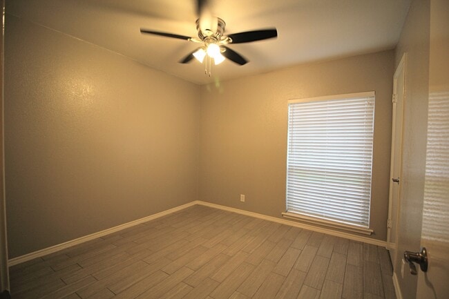 Building Photo - 3 BD 2 BA AVAILABLE JUNE!! NEAR LOOKOUT RD