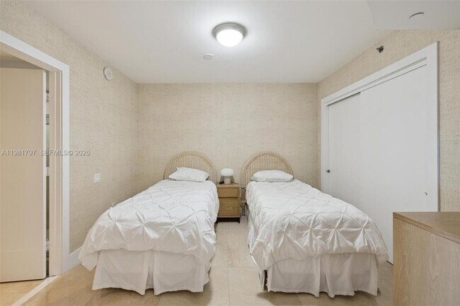 Building Photo - 1830 S Ocean Dr