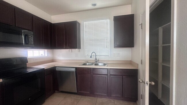 Building Photo - 7313 S 48th Dr