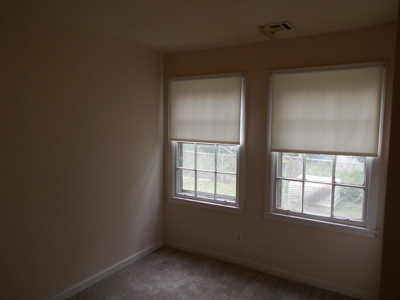Building Photo - 4405 E Bayley St