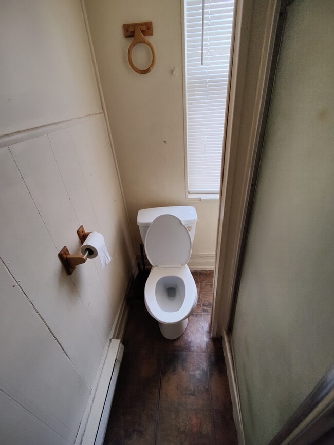 Building Photo - 388 Chew St