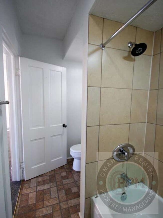 Building Photo - 4824 Webster St