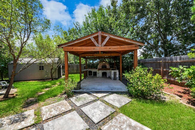Building Photo - 20510 Pioneer Bend Ct