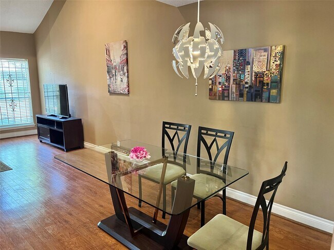 Building Photo - 1962 Augusta Dr