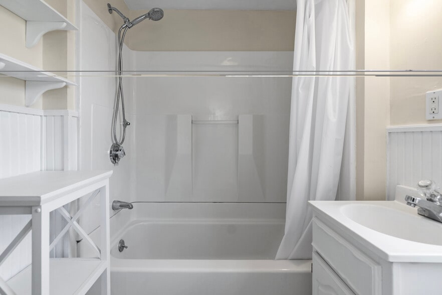 Tub Shower - 4 Pleasant St
