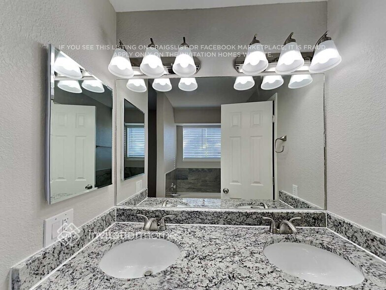 Building Photo - 920 Ancestra Dr