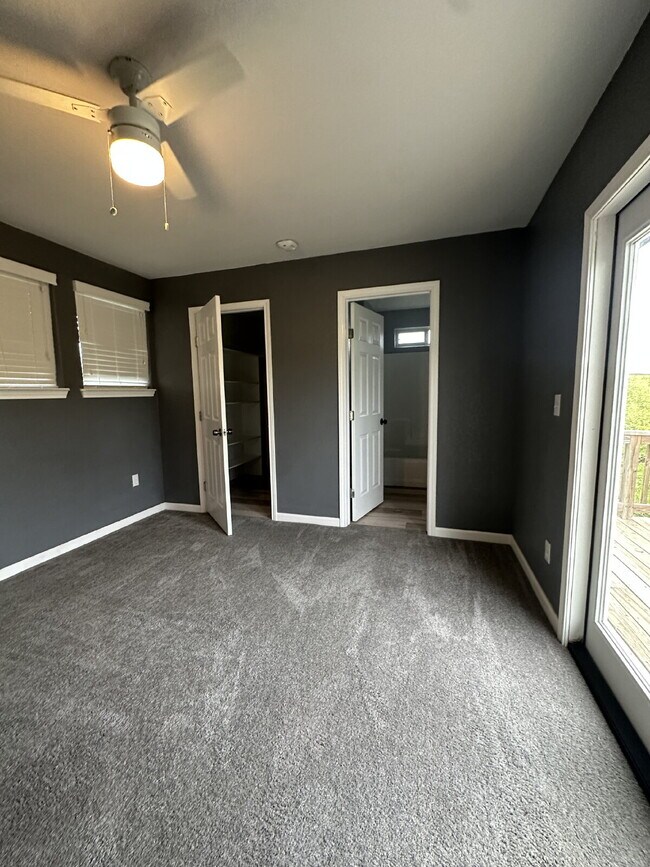 Building Photo - 3-bedroom, 2-bath home nestled in the Rolling Hills subdivision in Canyon Lake