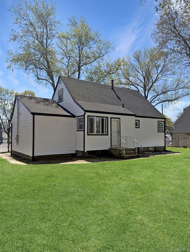 Building Photo - 13 Winston Ln