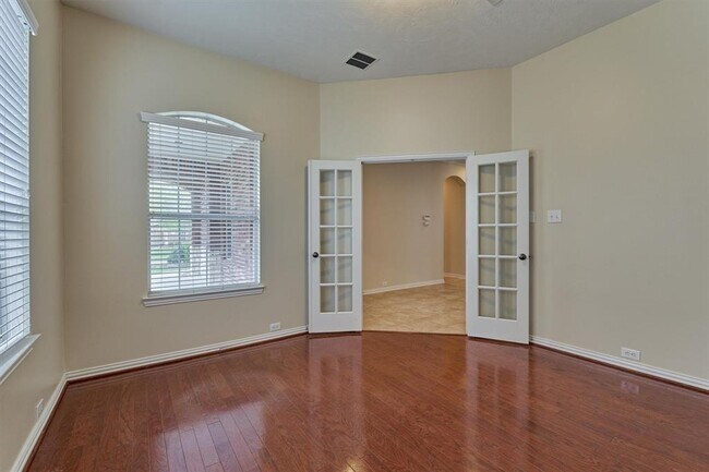 Building Photo - 6 Jester Oaks Pl