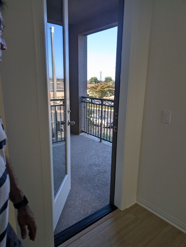 Building Photo - 2430 E Lincoln Ave