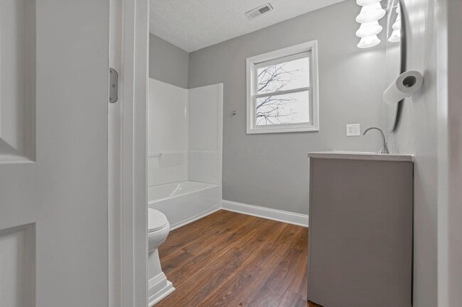 Building Photo - 2089 Lockbourne Rd