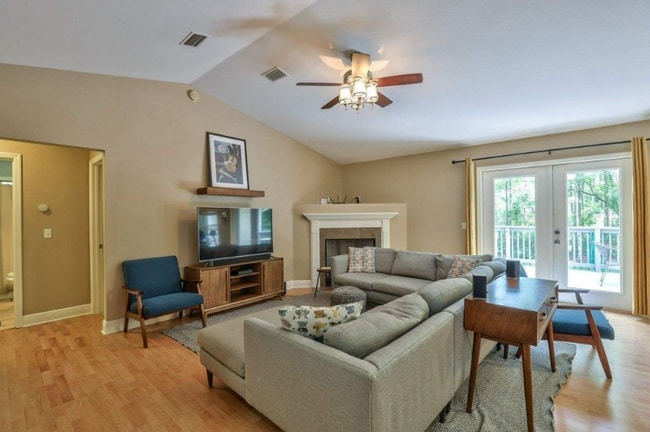 Building Photo - 3513 Larkspur Ln