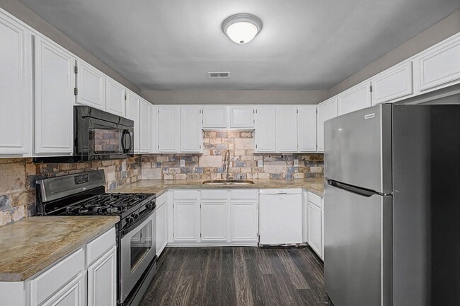 Building Photo - Serene Waterfront Living