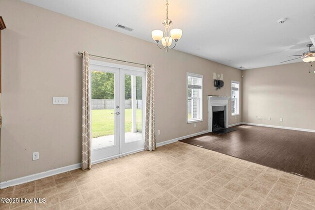 Building Photo - 4 Bedroom Home In Carolina Plantation!