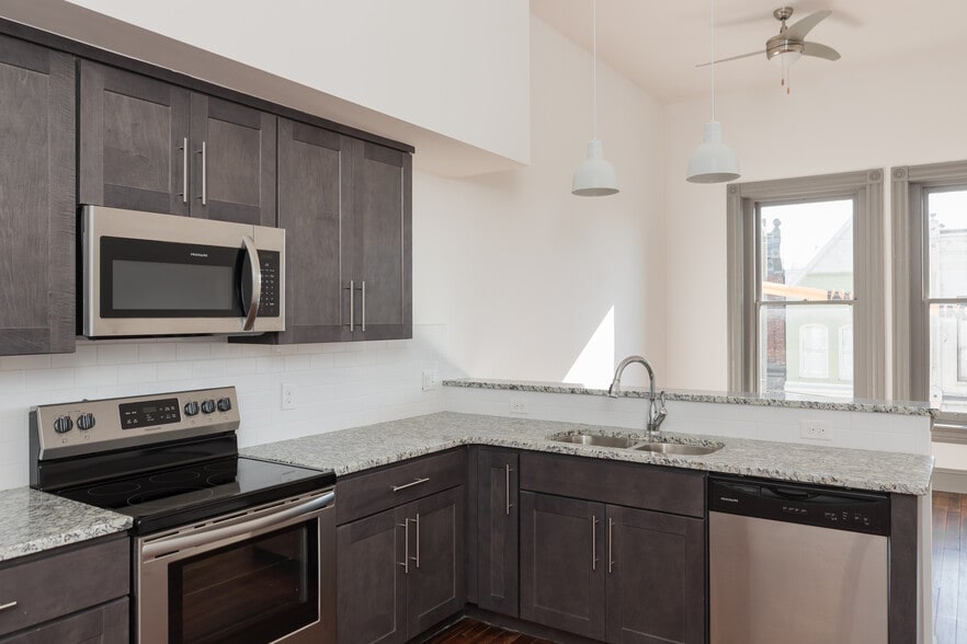 Building Photo - 1209 Hull St