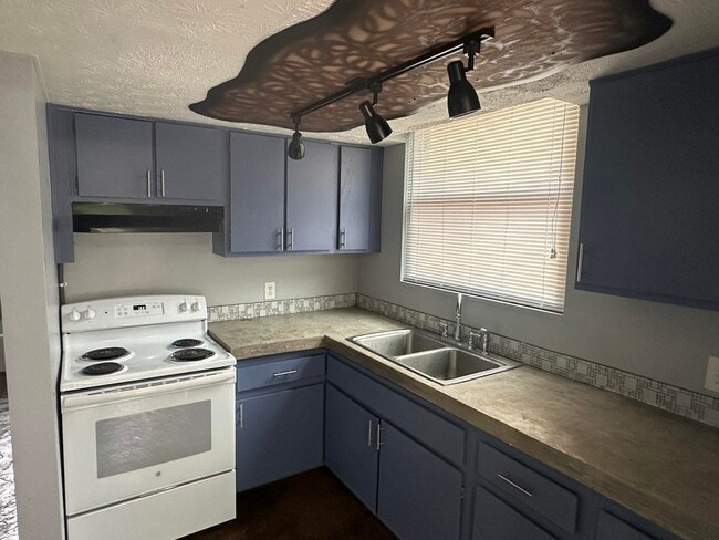 Building Photo - 705 Wilkinson Blvd