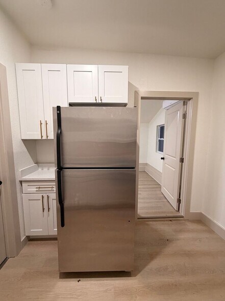 Building Photo - 1204 E Hamilton Ave