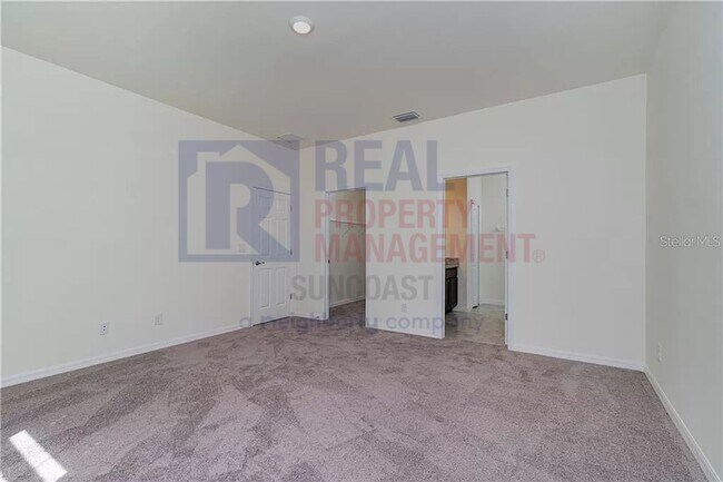 Building Photo - 351 Sweetwater Dr