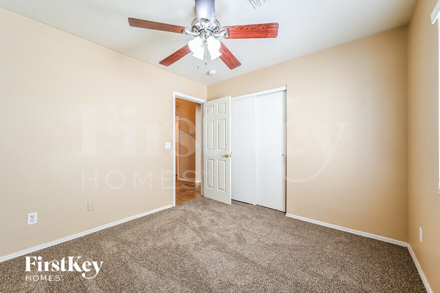 Building Photo - 13015 W Via Camille