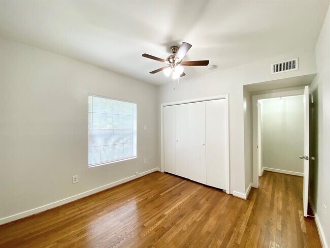 Building Photo - 4021 Mandell St