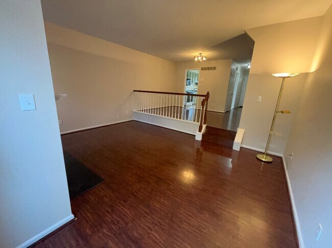 Building Photo - 713 Chimney Hill Ln