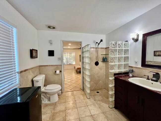 Building Photo - 5570 SW 9th Ct