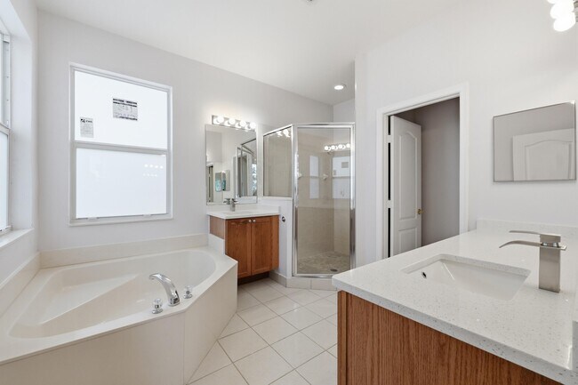 Building Photo - 5601 Spanish River Rd