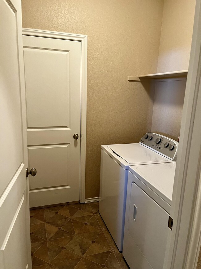 Building Photo - 6915 W 3rd St