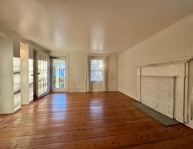 Building Photo - Historic Three Bedroom Home With Ample Outdoor Space - SHORT-TERM LEASE
