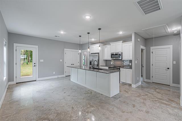 Building Photo - 117 W Sears St