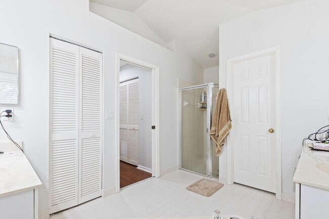 Building Photo - 1007 Spoonbill Cir