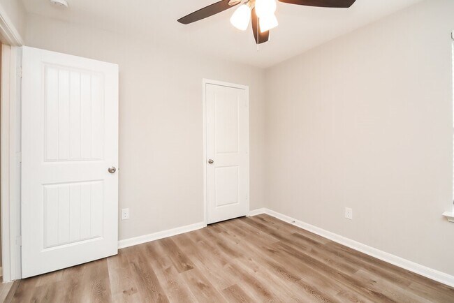 Building Photo - 8419 Ideal Dr