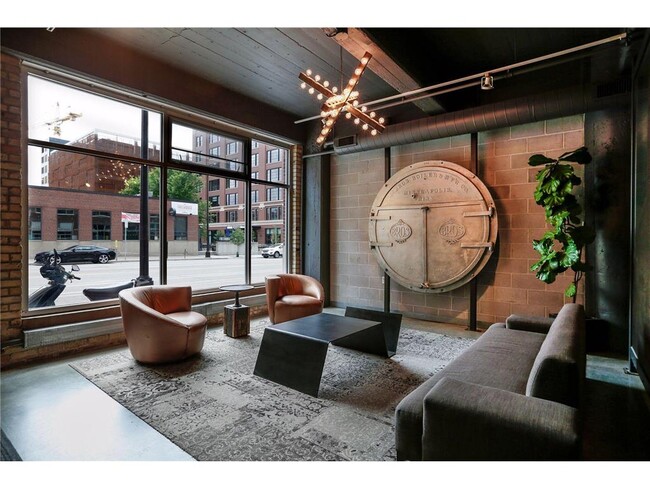 Building Photo - 700 N Washington Ave