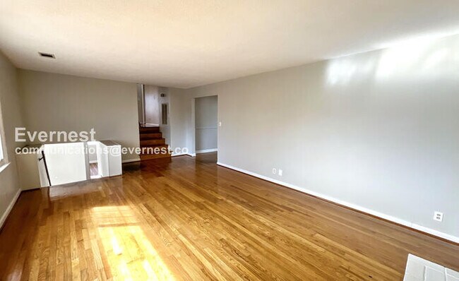 Building Photo - HALF OFF First Month’s Rent &  Admin Fee + Application Fee credit! Limited Time Special Offer - S...