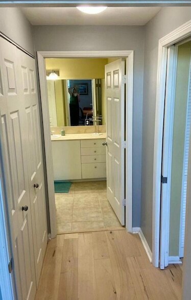 Building Photo - 802 W Windward Way