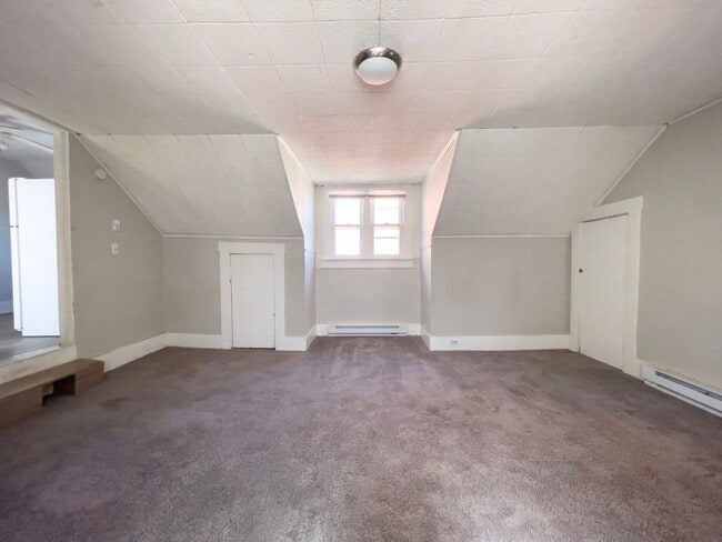 Building Photo - Dishwasher Included