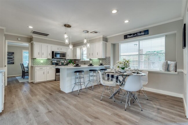 Building Photo - 12806 Shady Knoll Ln