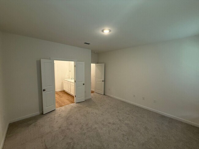 Building Photo - Free Wi-Fi for the first year! 4 Bed/2 Bat...