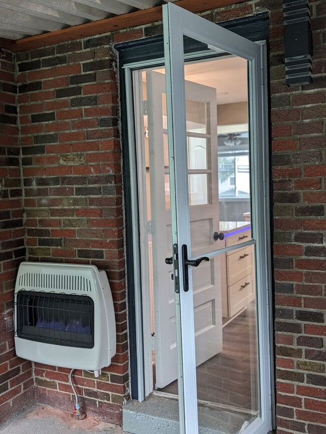 Building Photo - ***Brand New Updated 4 Bedroom House****