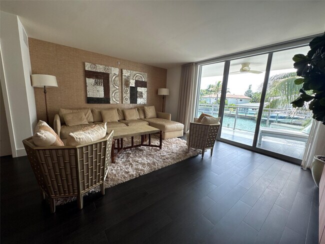 Building Photo - 9400 W Bay Harbor Dr