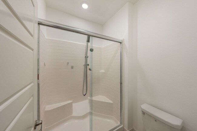 Building Photo - 216 Paramount