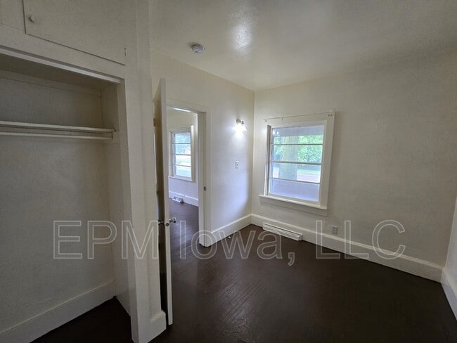 Building Photo - 820 Logan Ave