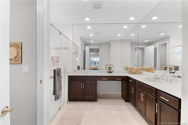 Building Photo - 11933 SW Coral Cove Pkwy