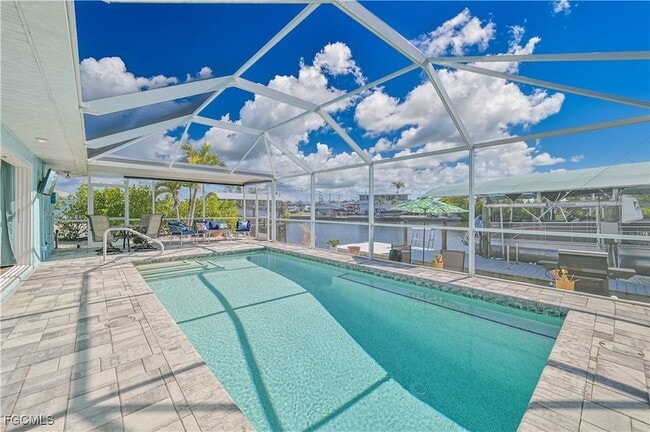 Building Photo - 2868 Sanibel Blvd