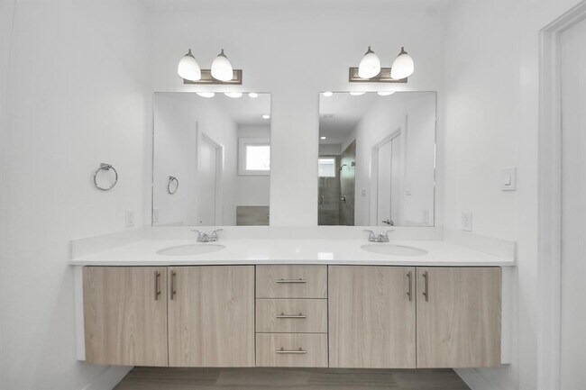 Building Photo - 9654 Habitat St