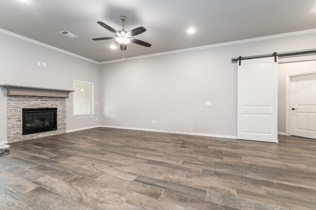 Building Photo - Beautiful Home in Woodland Park