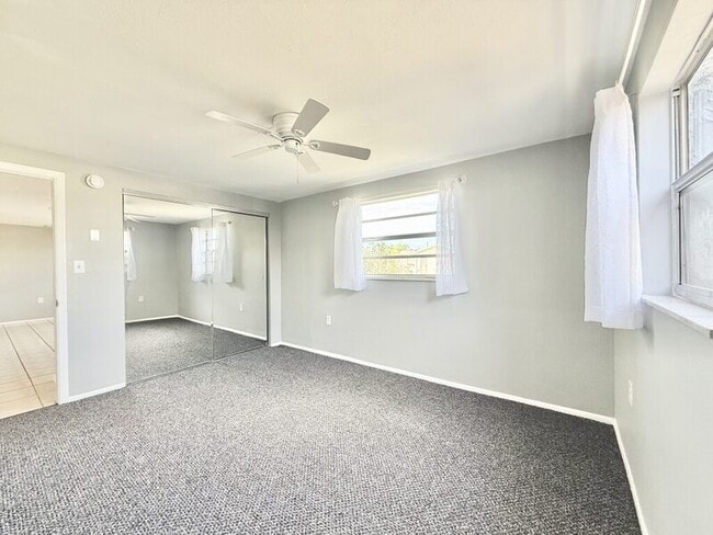 Building Photo - 1300 Classic Dr