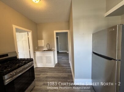 Building Photo - 1083 Chatsworth St N