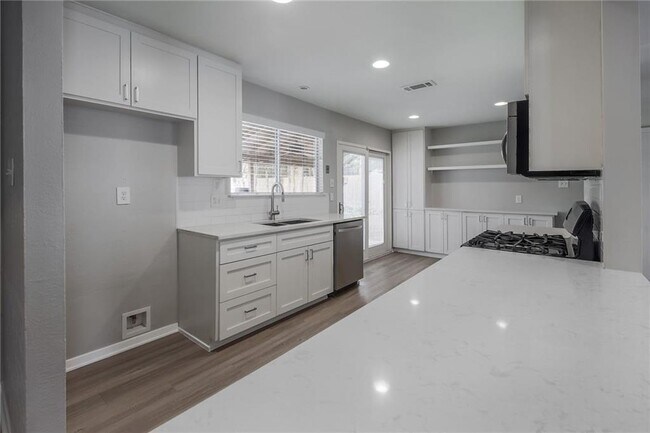 Building Photo - 12012 Cabana Ln