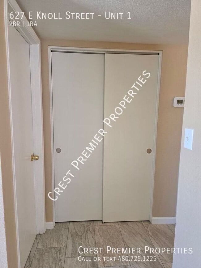 Building Photo - 627 E Knoll St